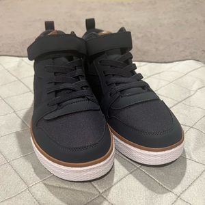 New without tags Boys Size 5 Blue lace and Velcro sneakers.